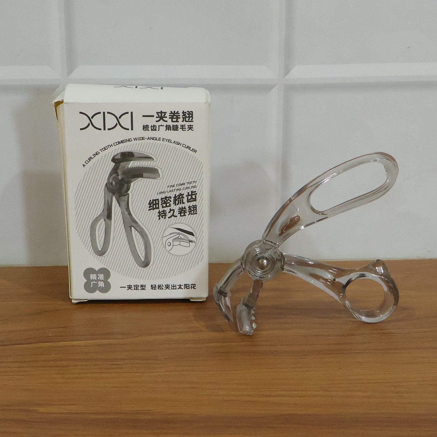 Classic Plastic Eyelash Curler (1 Pc)