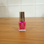 Glossy nail colour enhancing nail beauty for women